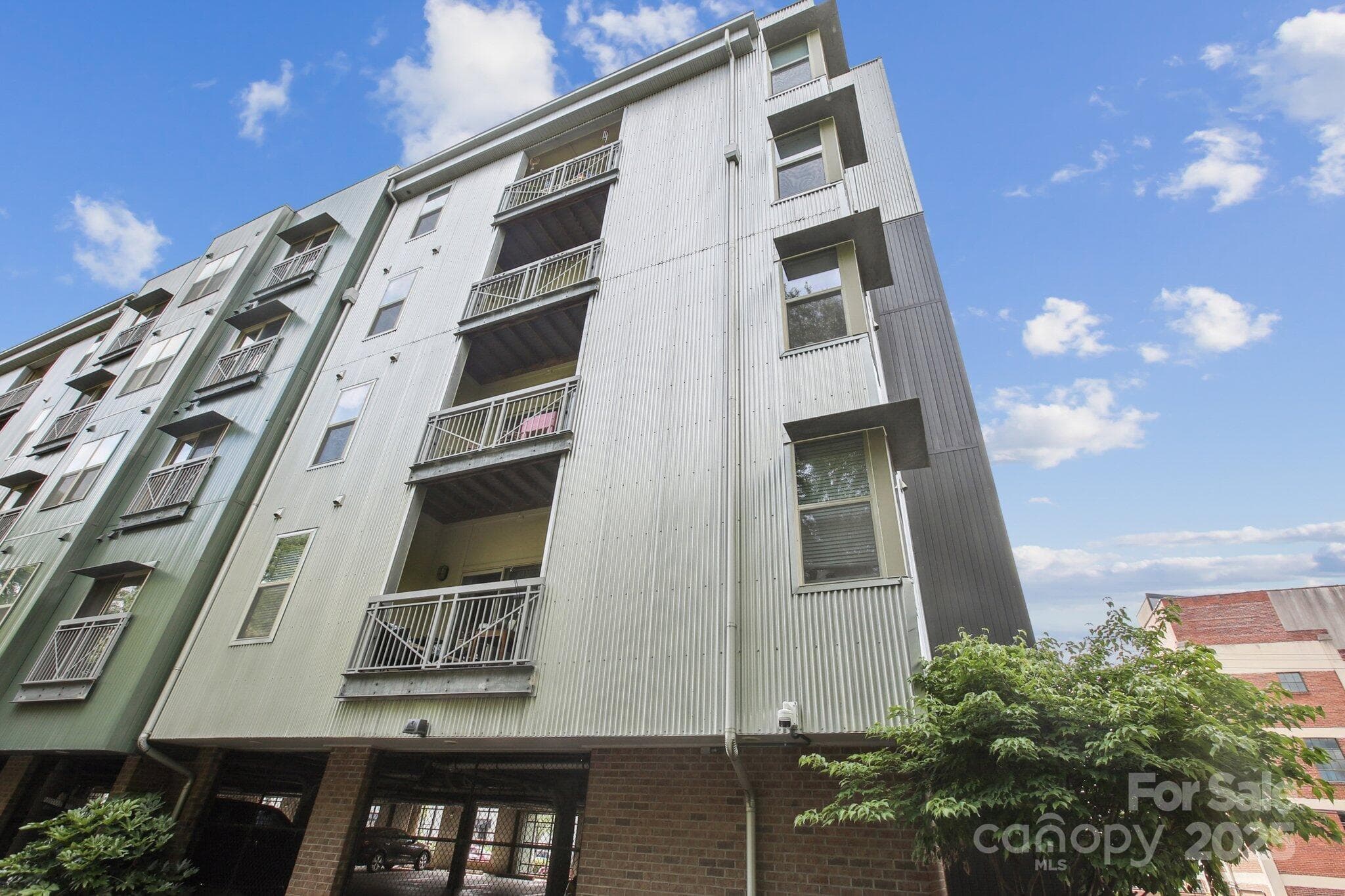 Condominium at Charlotte, photo 2 of 25