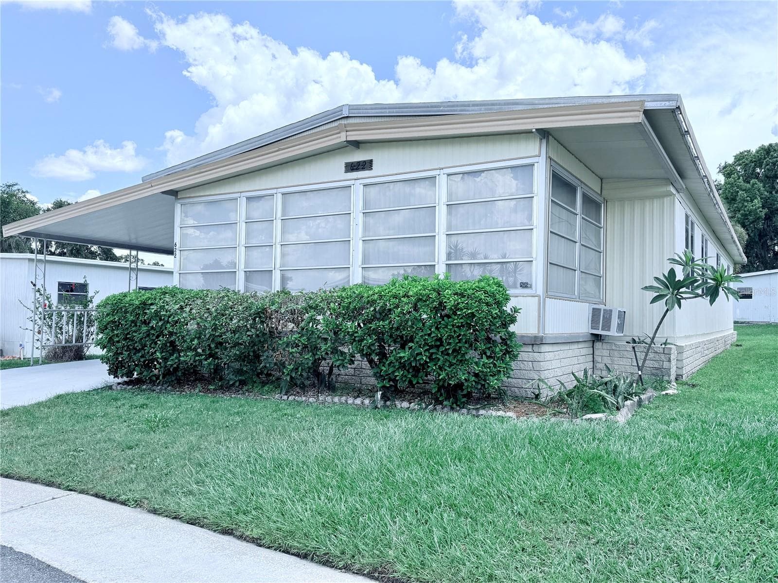 Mobile Home at 622 ELIZABETH LN, LAKELAND, photo 2 of 28