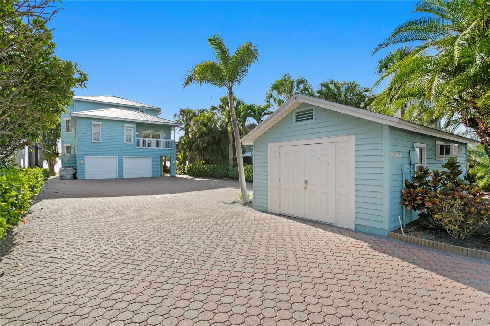Single Family Residence at 20060 GULF BLVD, INDIAN SHORES, photo 16 of 103