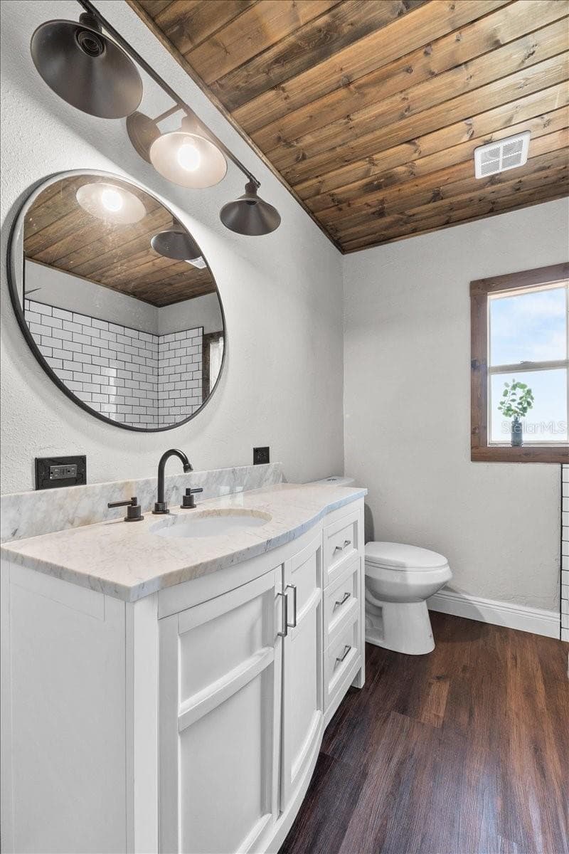 Guest Bath - 504 PRADO PL, LAKELAND