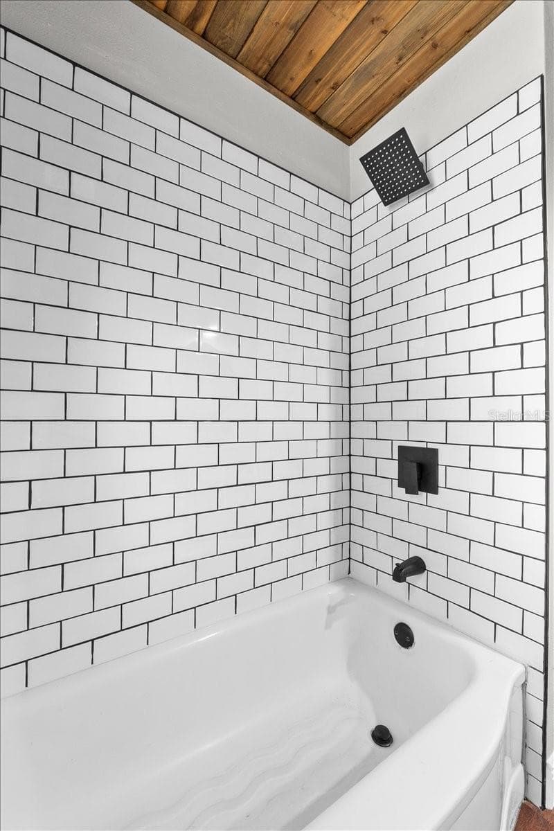 Guest Bath - 504 PRADO PL, LAKELAND