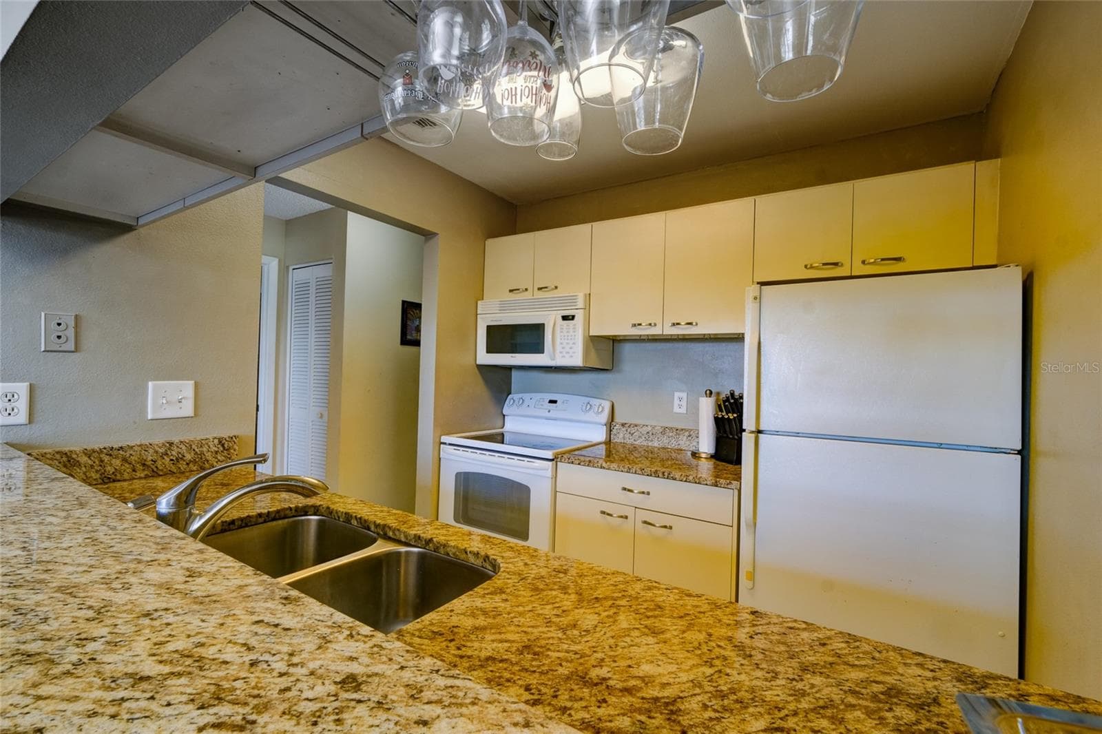 Condominium at 3539 59TH AVE W #3539, BRADENTON, photo 7 of 39