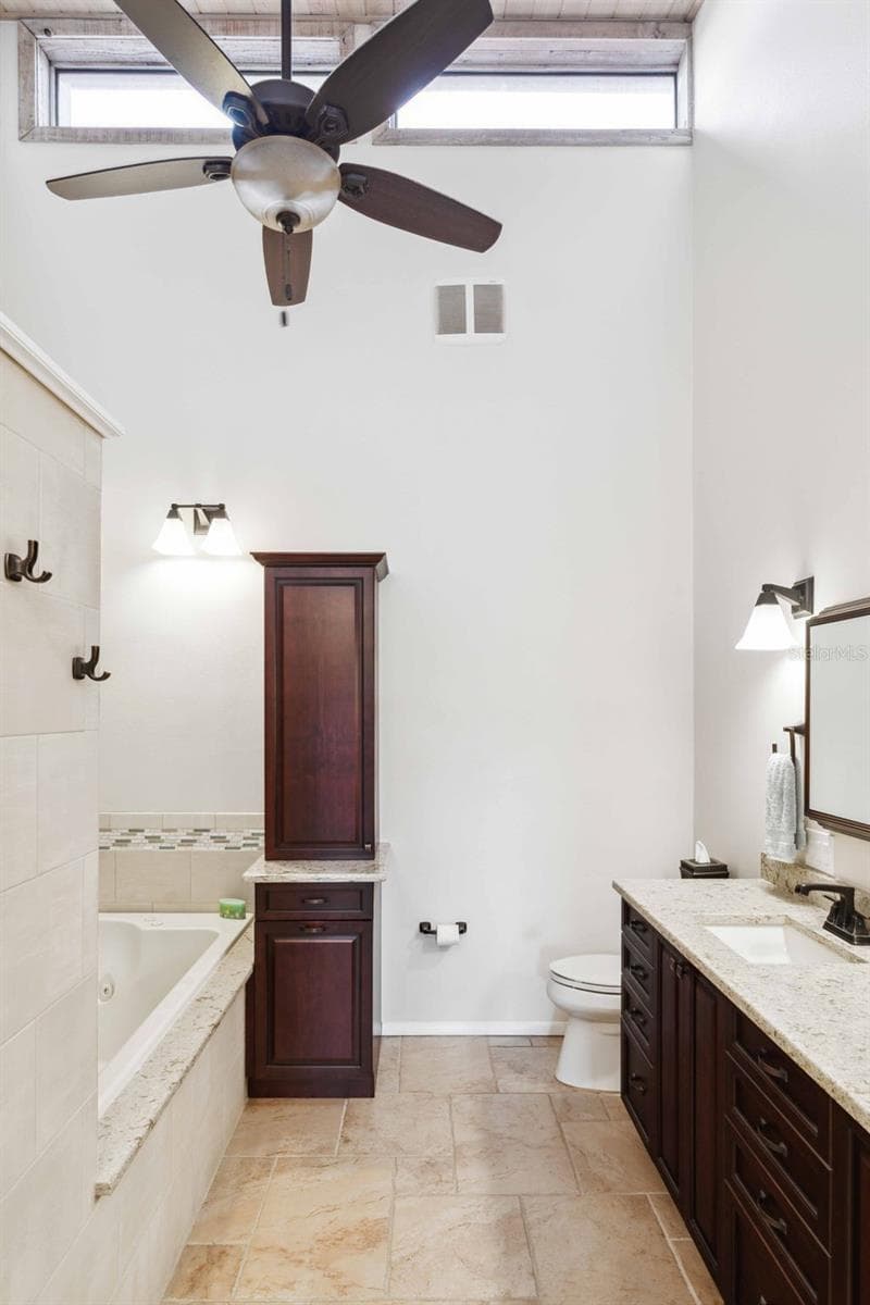 Owners' EnSuite Bathroom - 459 HAVEN POINT DR, TREASURE ISLAND