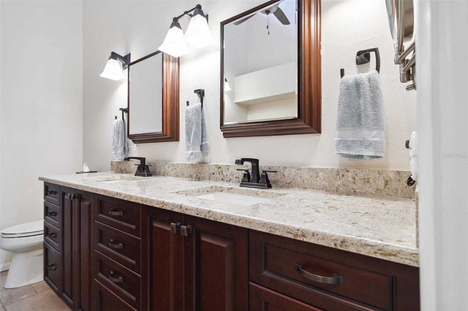 Owners' EnSuite Bathroom - 459 HAVEN POINT DR, TREASURE ISLAND