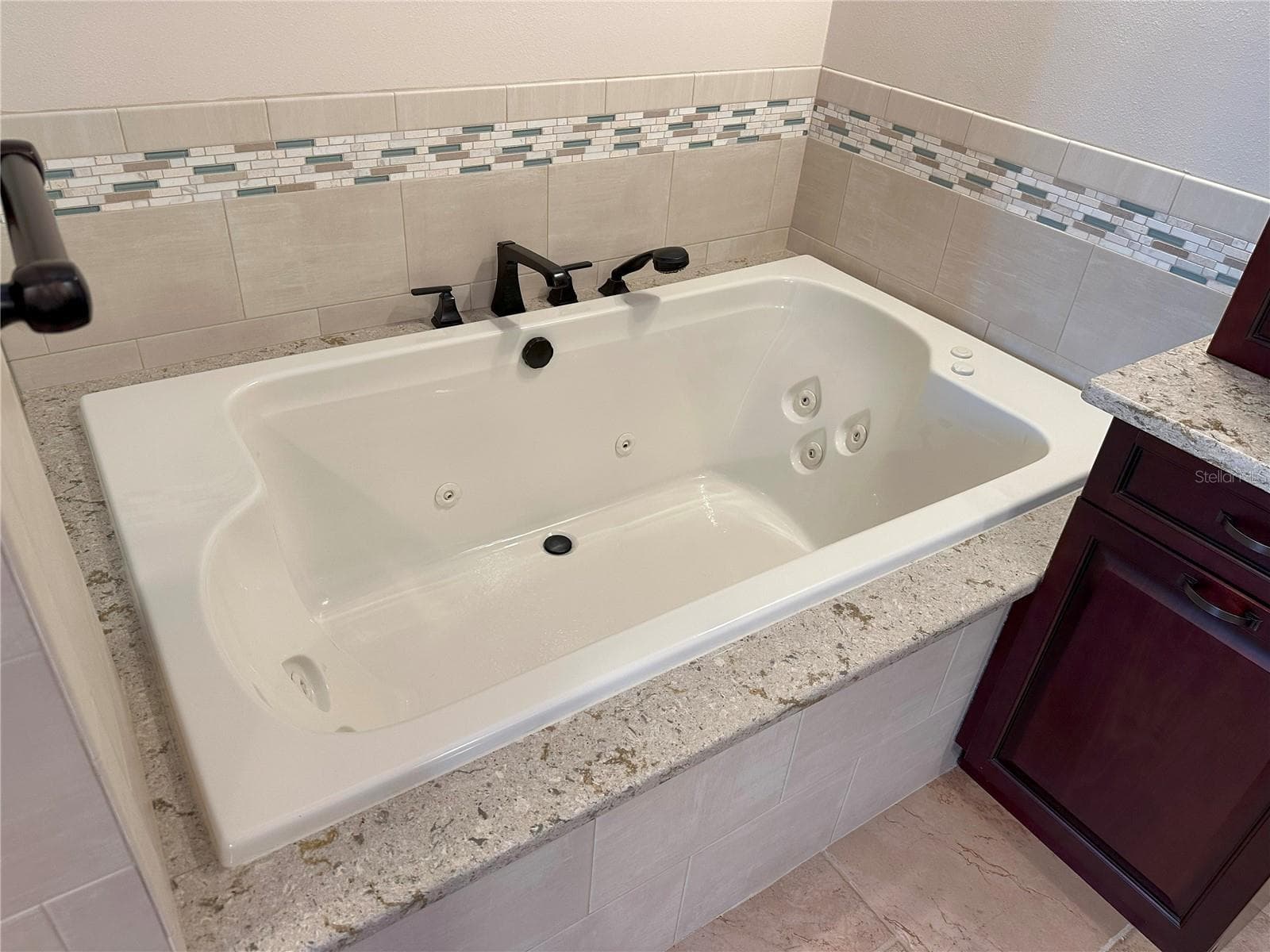 Owners' EnSuite Bathroom - 459 HAVEN POINT DR, TREASURE ISLAND