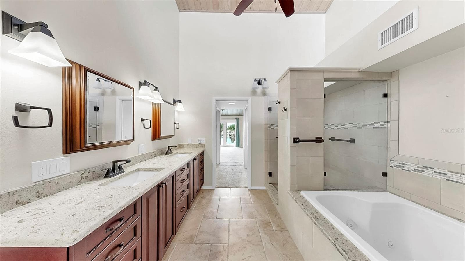 Owners' EnSuite Bathroom - 459 HAVEN POINT DR, TREASURE ISLAND