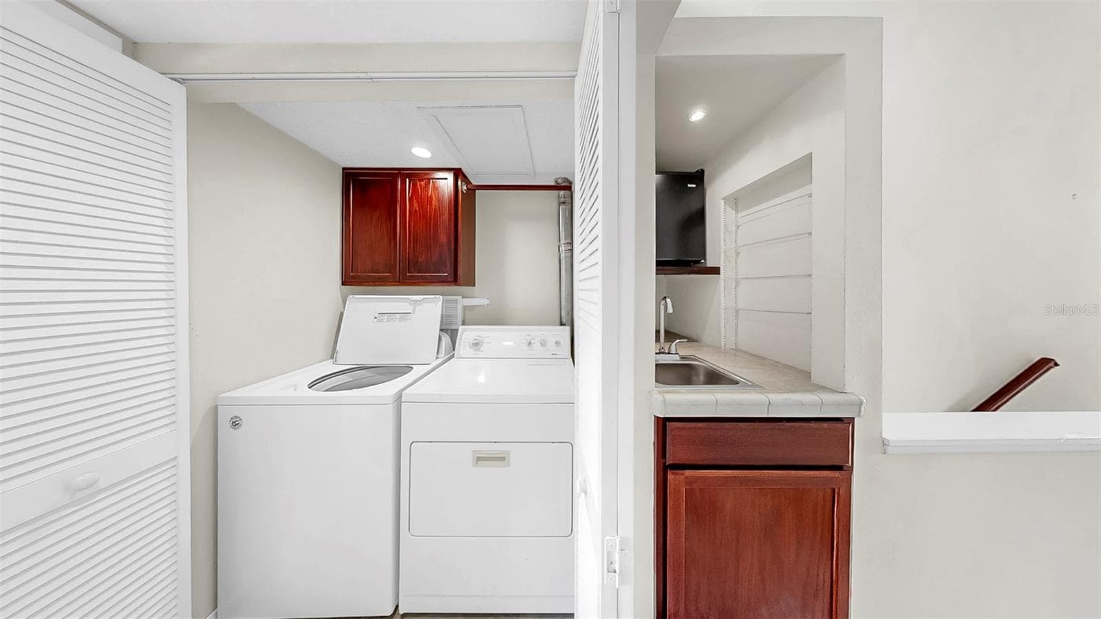 3rd Floor Laundry Closet & Coffee/Beverage Area - 459 HAVEN POINT DR, TREASURE ISLAND