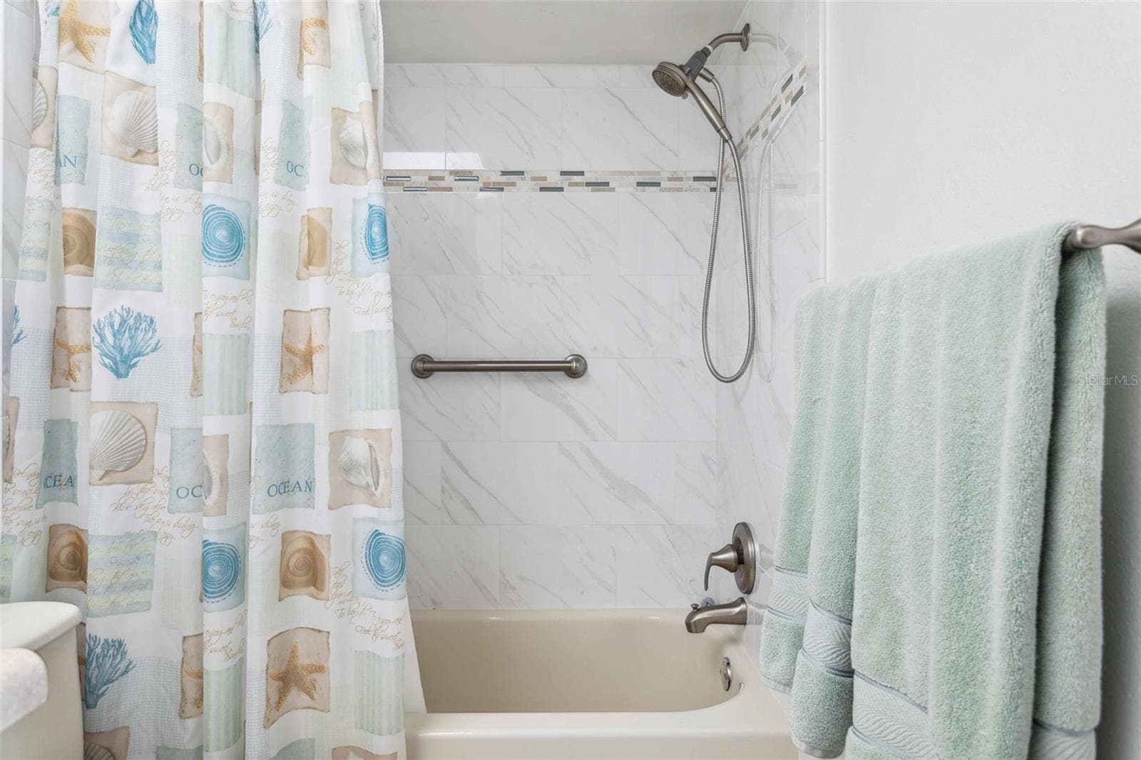 Guest EnSuite Full Bathroom - 459 HAVEN POINT DR, TREASURE ISLAND