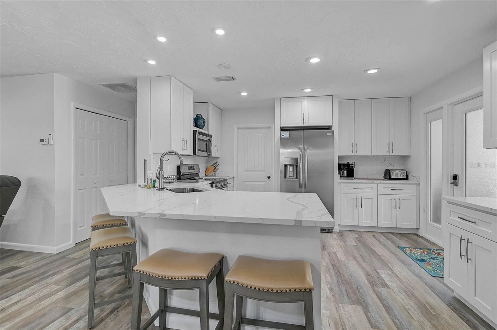 Kitchen island with seating - 6308 MIDNIGHT PASS RD #6, SARASOTA