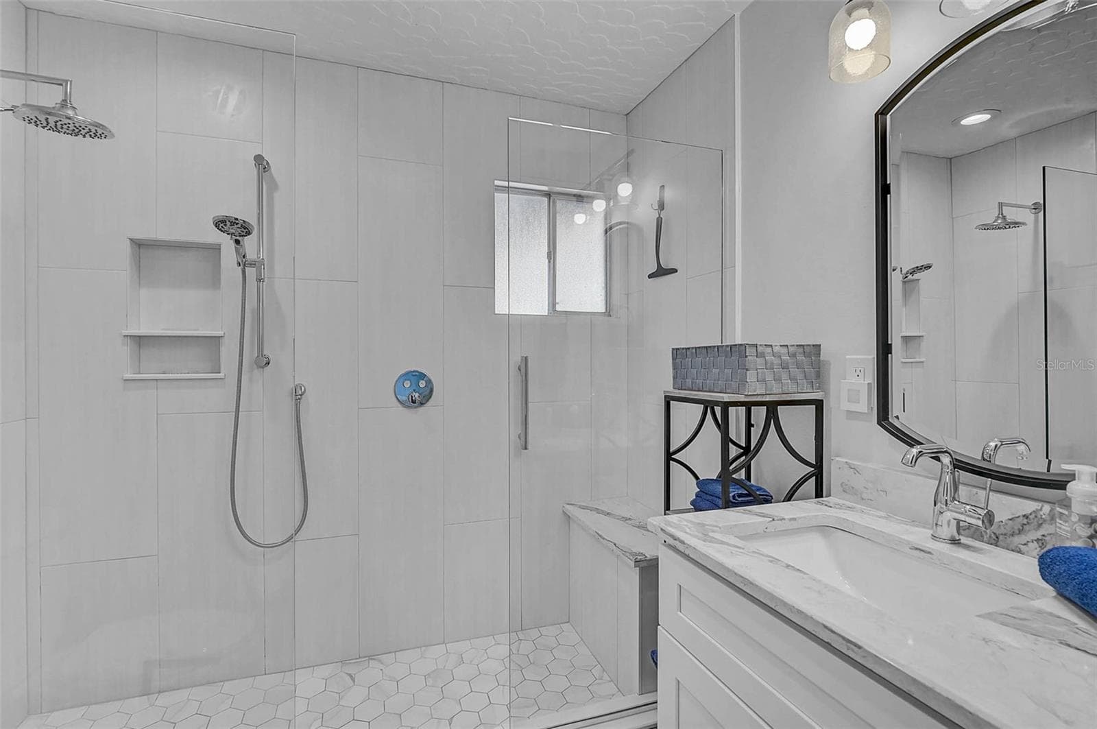 Walk-in shower - 6308 MIDNIGHT PASS RD #6, SARASOTA
