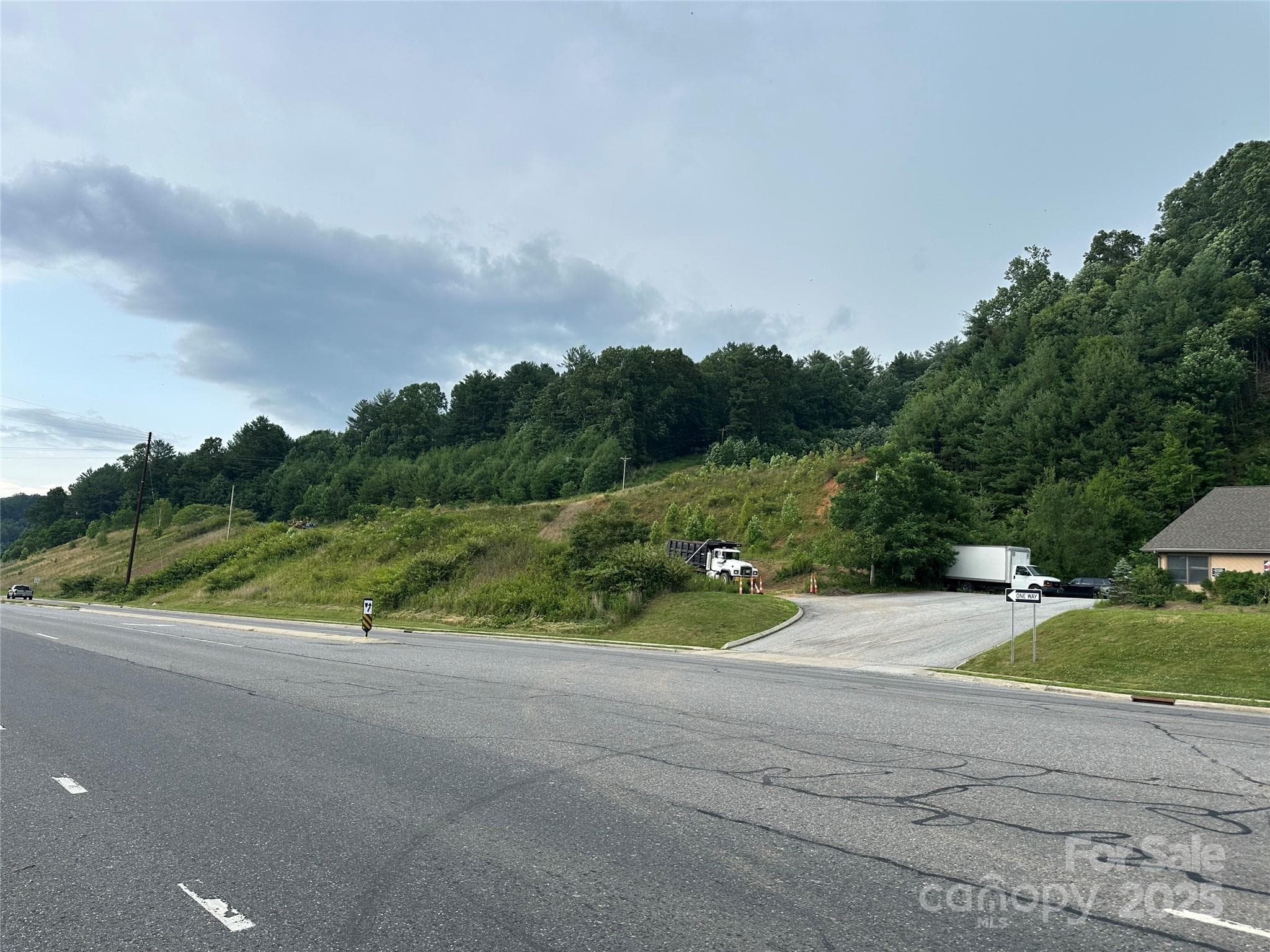 32 Hwy 19E Highway