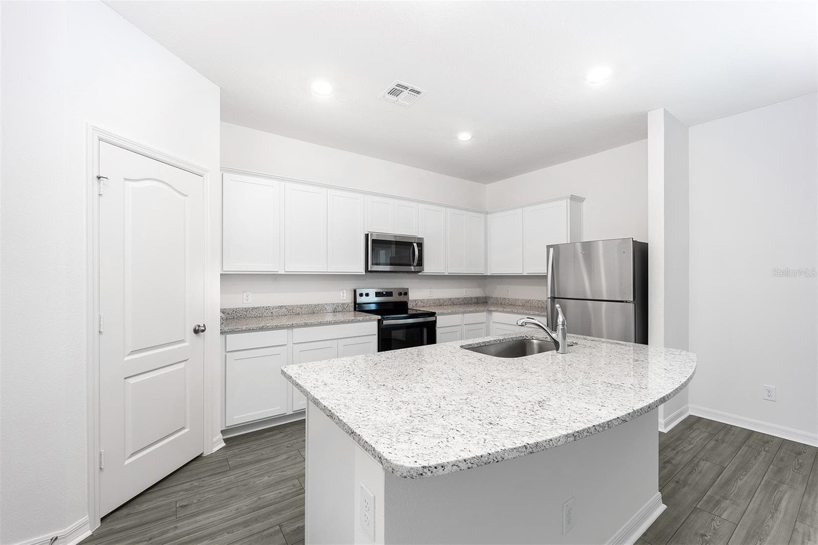 Single Family Residence at 3712 BERGAMOT ST, LAKE ALFRED, photo 5 of 20