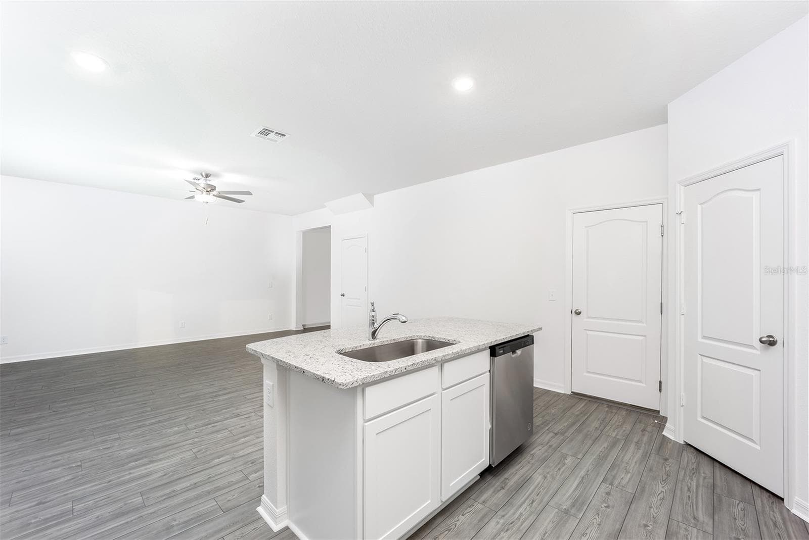 Single Family Residence at 3712 BERGAMOT ST, LAKE ALFRED, photo 6 of 20