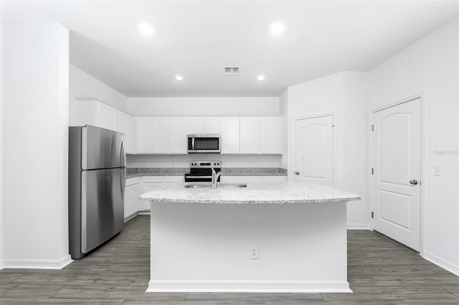 Single Family Residence at 3719 BERGAMOT ST, LAKE ALFRED, photo 5 of 20