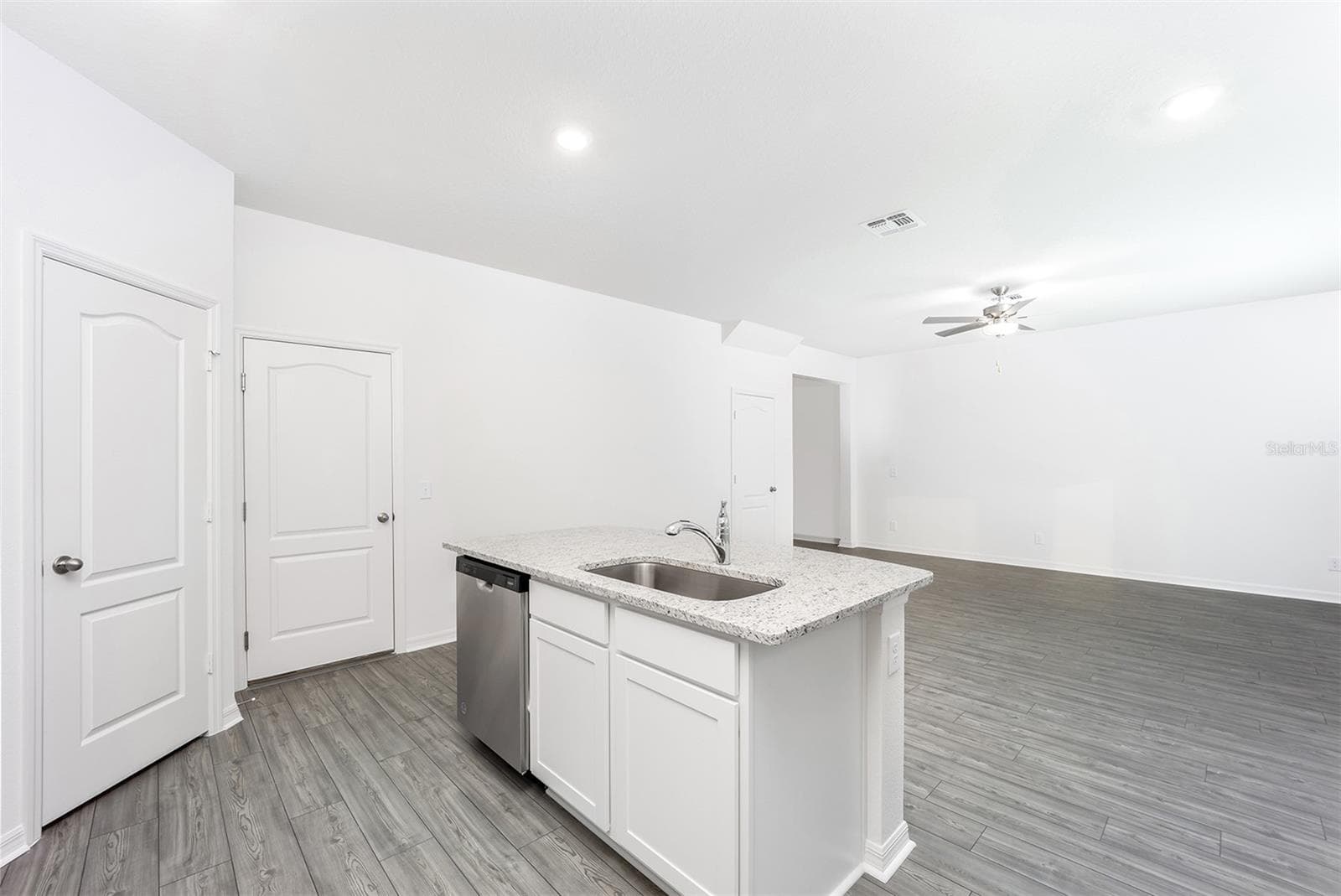 Single Family Residence at 3719 BERGAMOT ST, LAKE ALFRED, photo 6 of 20