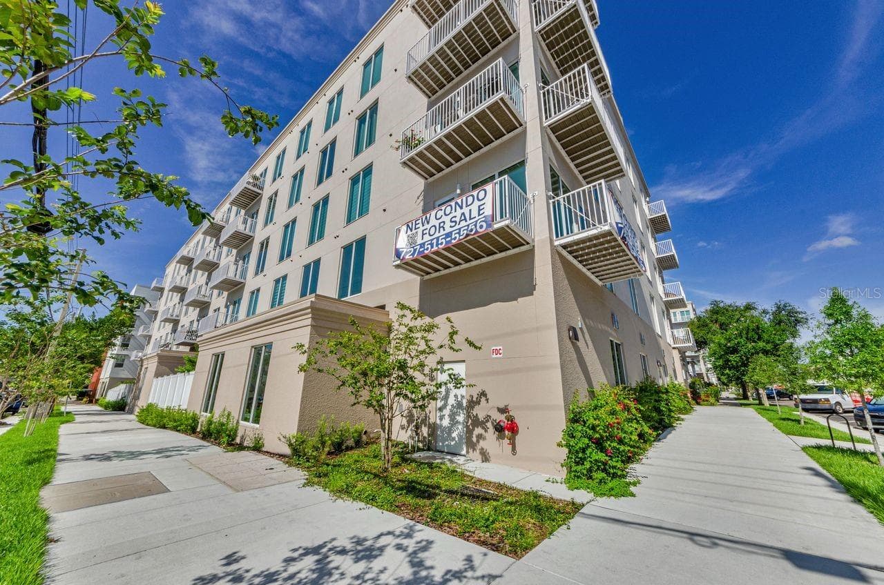 Condominium at 600 3RD AVE S #301, ST PETERSBURG, photo 4 of 61