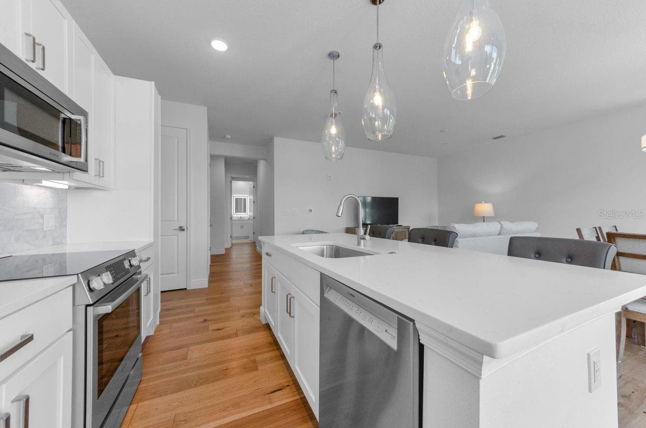 Condominium at 600 3RD AVE S #301, ST PETERSBURG, photo 17 of 61