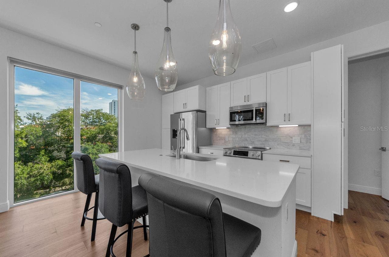 Condominium at 600 3RD AVE S #301, ST PETERSBURG, photo 18 of 61