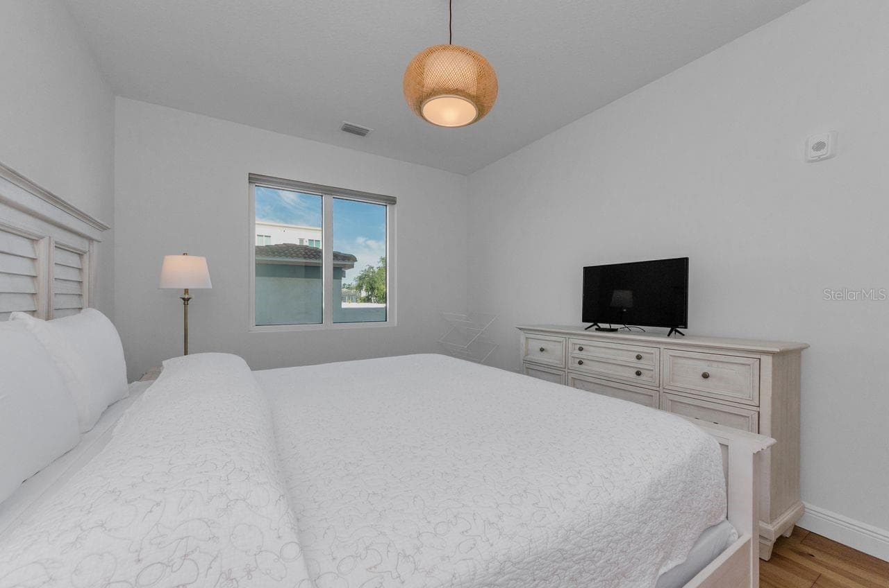 Condominium at 600 3RD AVE S #301, ST PETERSBURG, photo 24 of 61