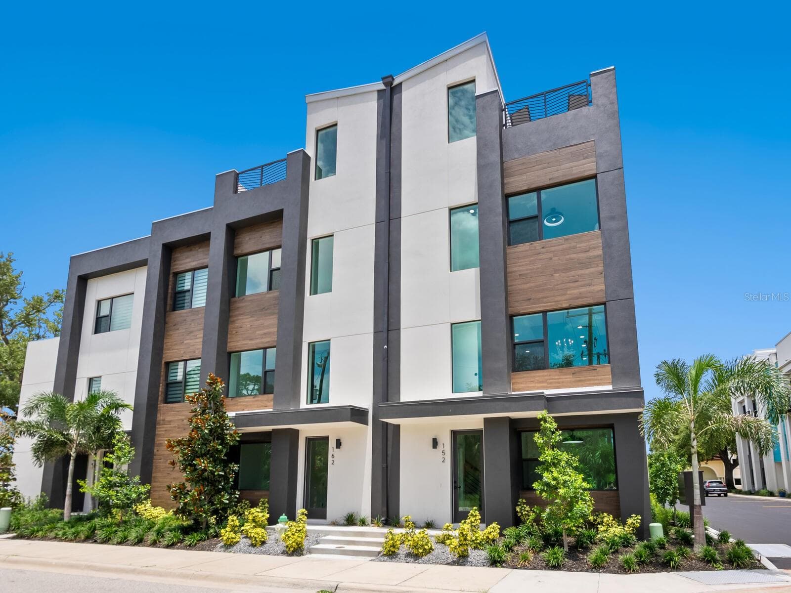 152 AUDUBON PL