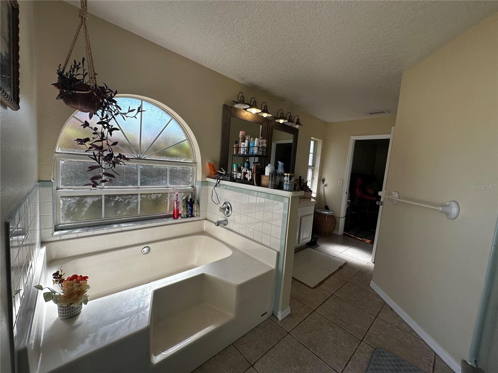 Single Family Residence at 17302 2ND ST, MONTVERDE, photo 19 of 41