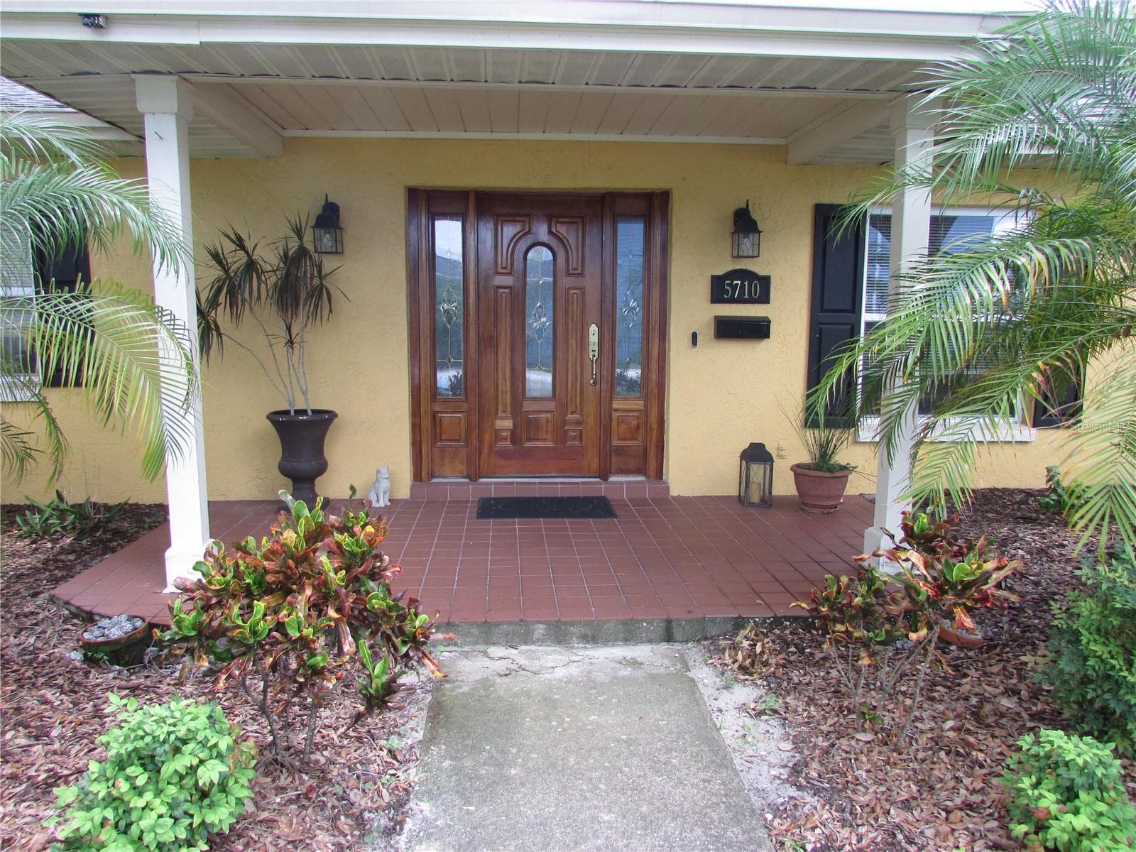 Covered Entry - 5710 S BERNIE ST, TAMPA