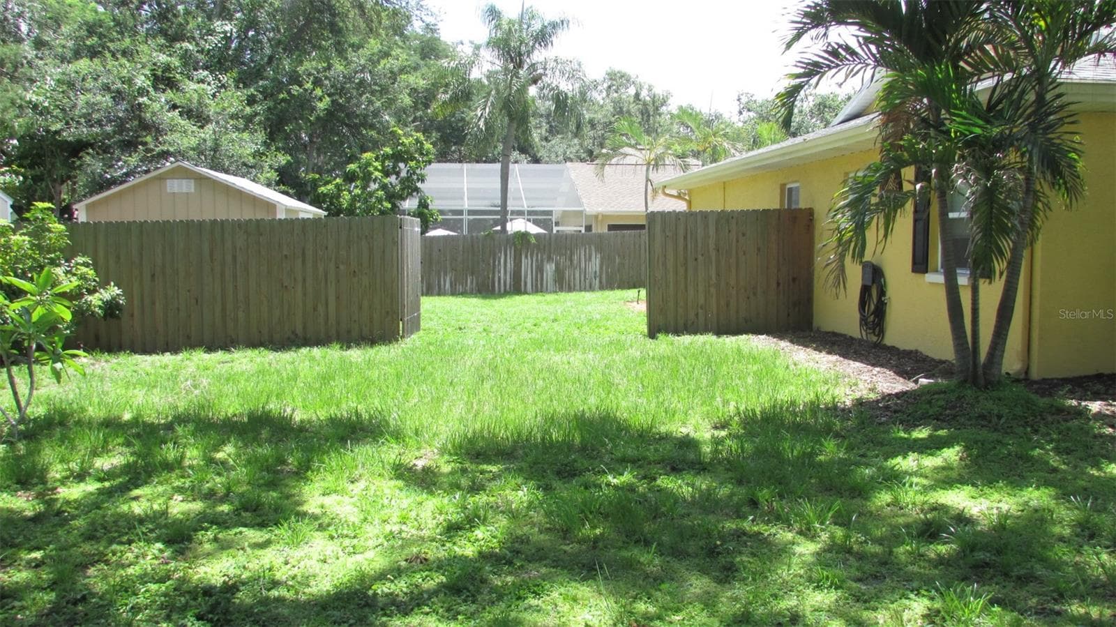 Double Gates for Side Yard - 5710 S BERNIE ST, TAMPA