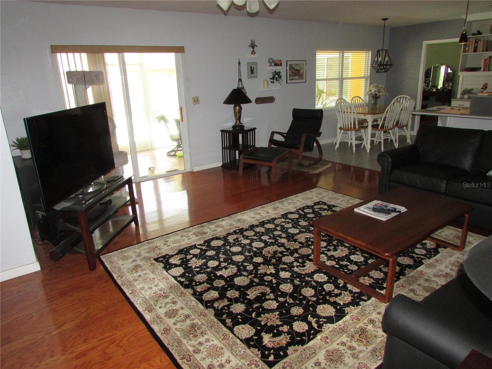 Family Room to Patio - 5710 S BERNIE ST, TAMPA