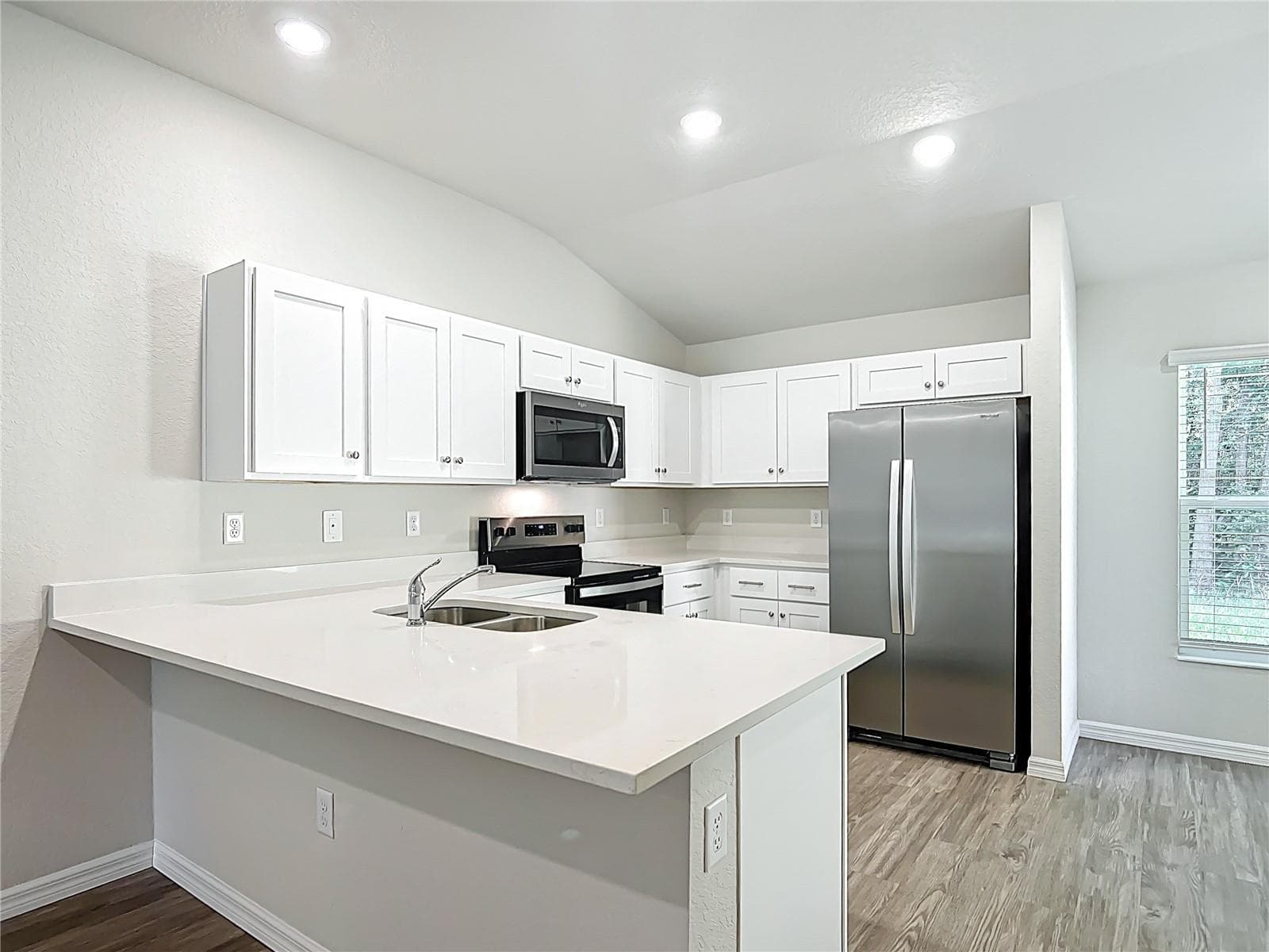 Kitchen - 111 E HARVARD ST, INVERNESS
