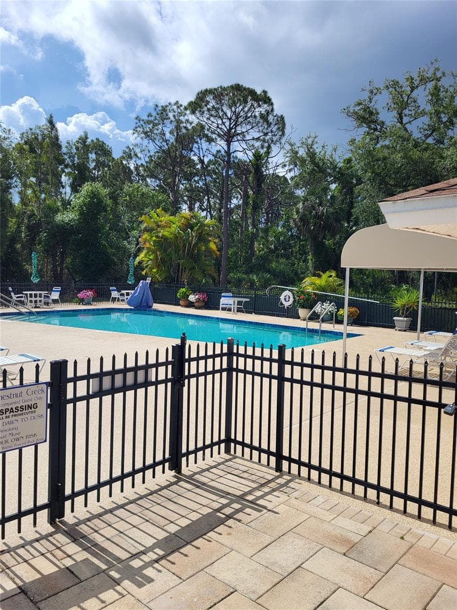 Community Pool - 482 PENDLETON PL, VENICE