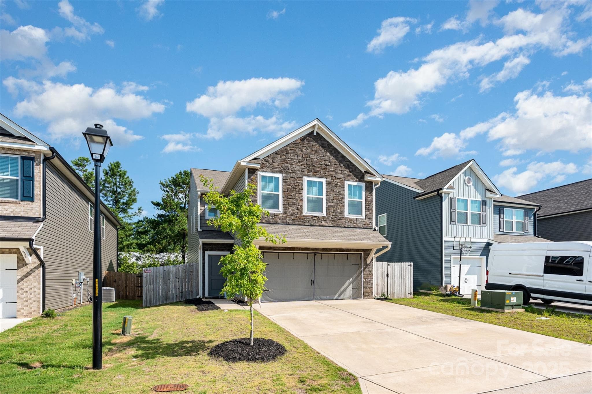 Single Family Residence at 839 Foxglove Lane, York, photo 3 of 30