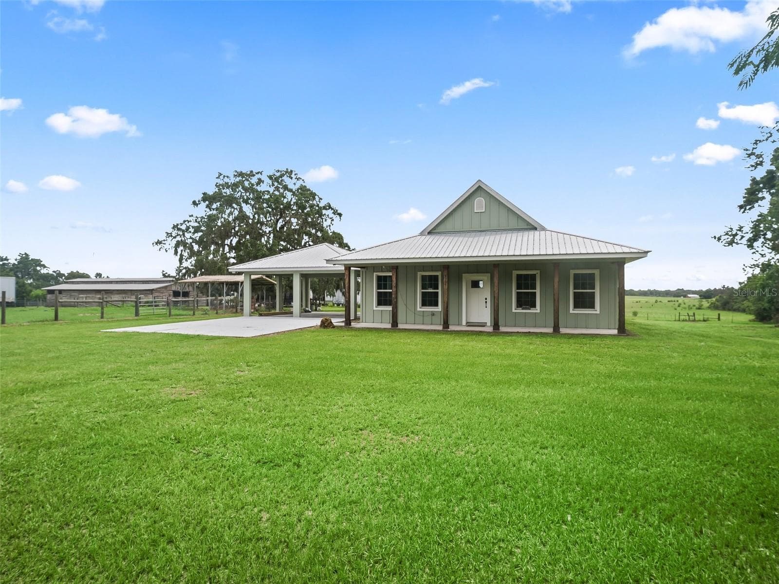 Single Family Residence at 8567 CR 635, BUSHNELL, photo 4 of 47
