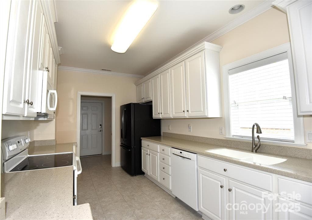 Single Family Residence at 415 Garner Drive, Salisbury, photo 4 of 19