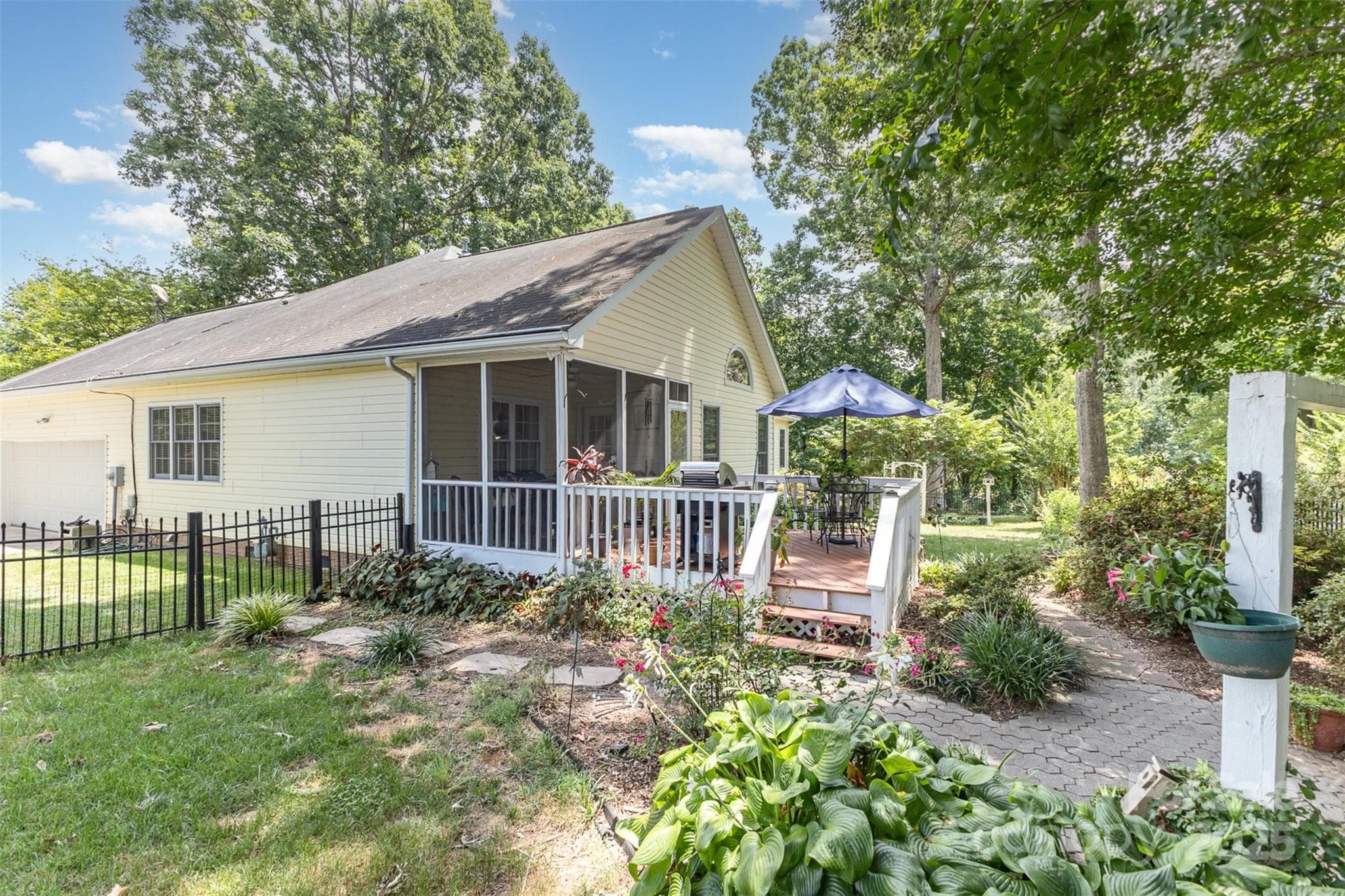 Single Family Residence at 101 Citation Lane, Gastonia, photo 3 of 40