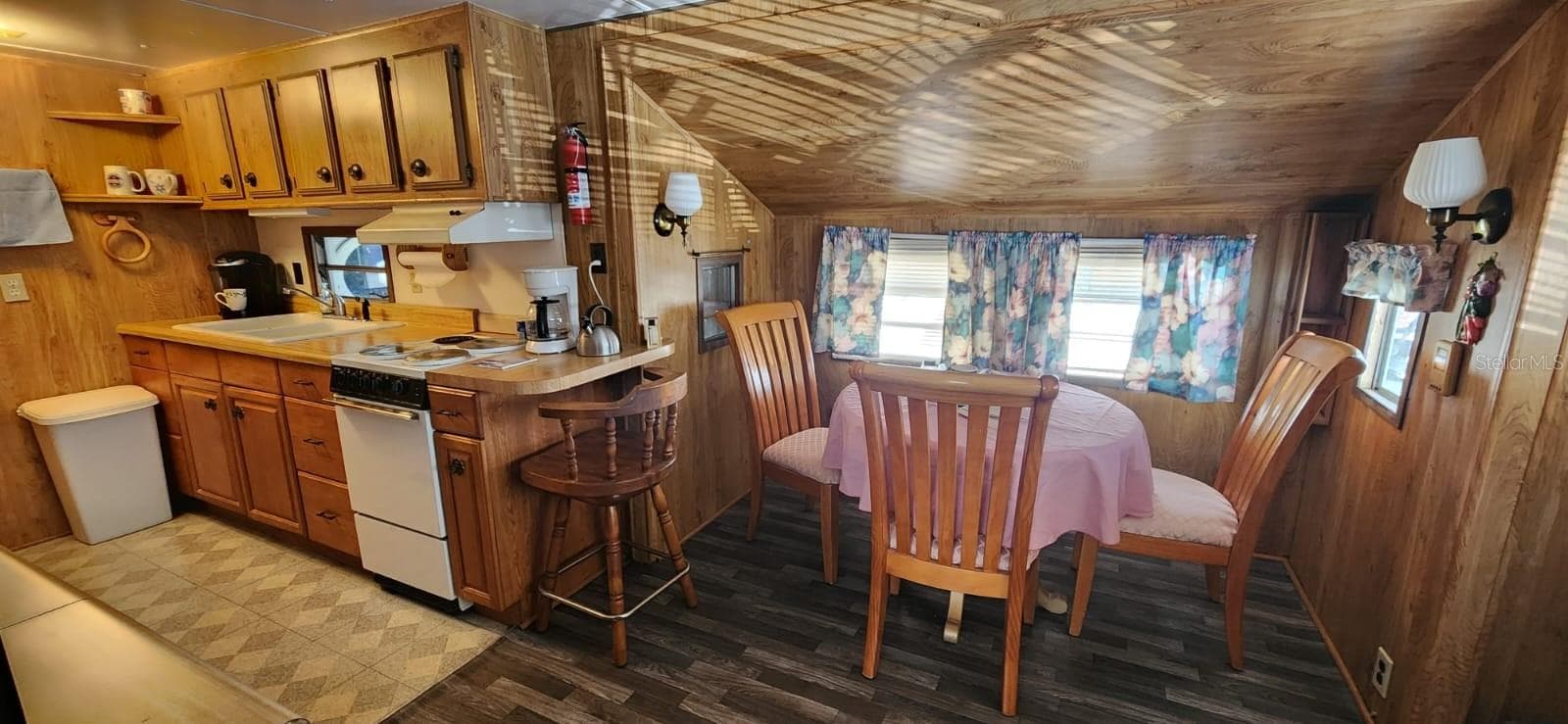 Manufactured Home at 138 FLAMINGO ST, DAVENPORT, photo 2 of 22