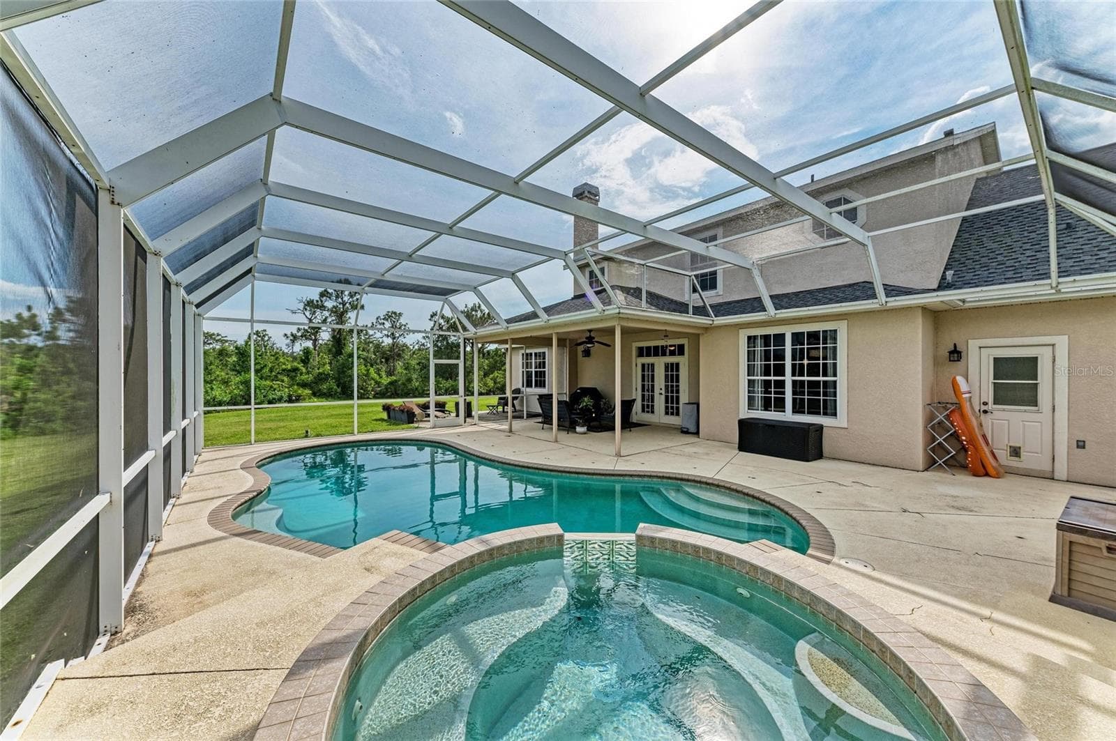 6 Person Spa Hot Tub - 8331 241ST ST E, MYAKKA CITY