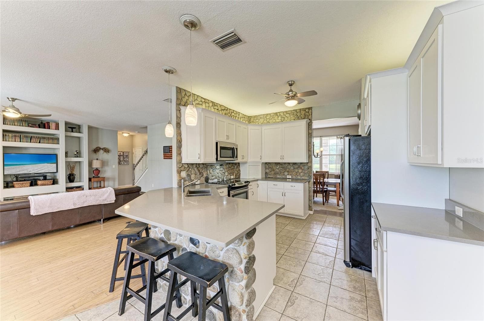 Breakfast Bar in Kitchen - 8331 241ST ST E, MYAKKA CITY