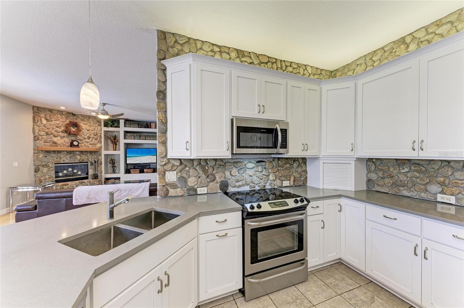 Double Sink - 8331 241ST ST E, MYAKKA CITY