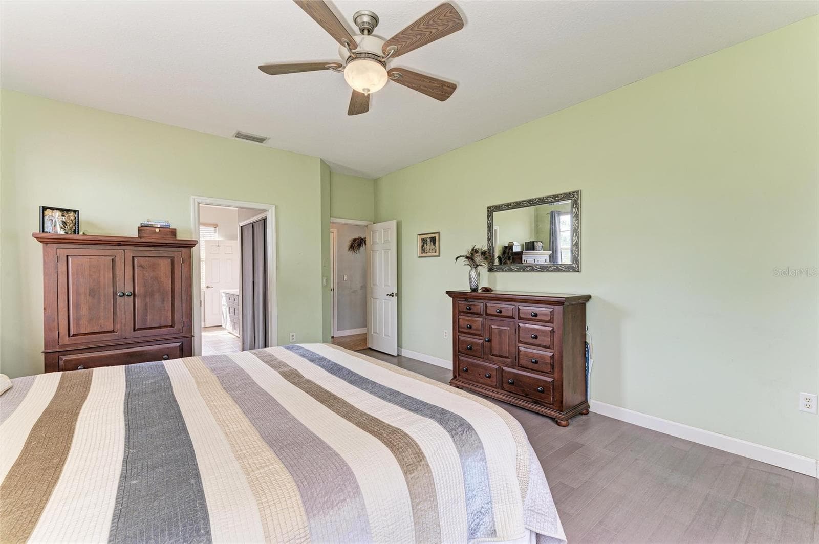 En Suite Bath off Primary with his/her closets - 8331 241ST ST E, MYAKKA CITY