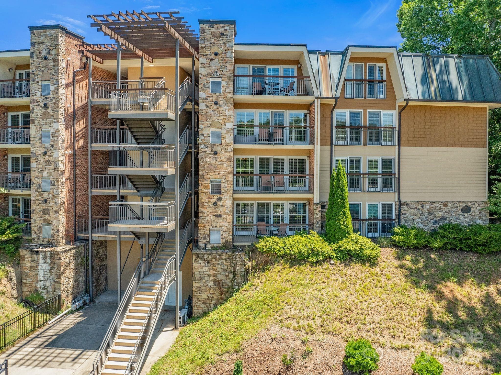 Condominium at Asheville, photo 2 of 39