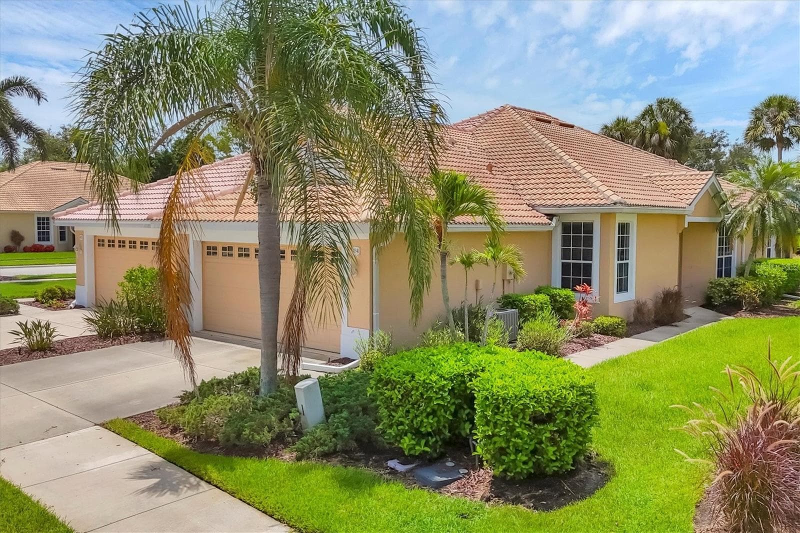 4841 WHISPERING OAKS DR