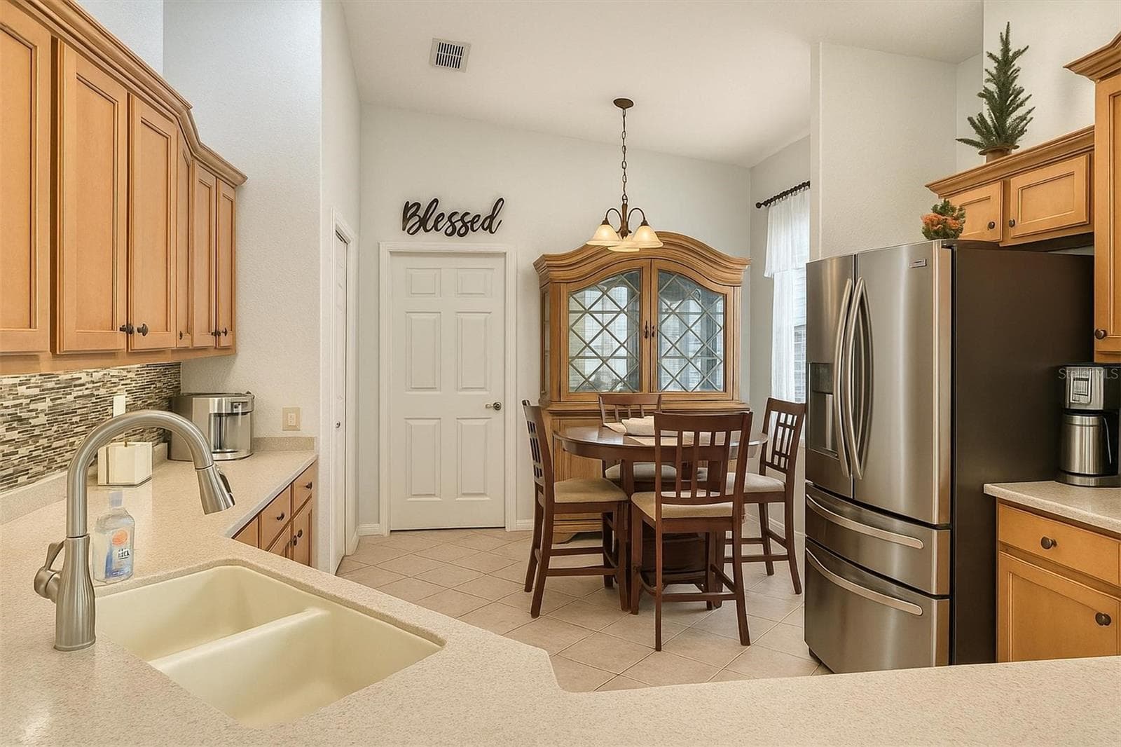 kitchen - 119 CRESCENT MOON DR, GROVELAND