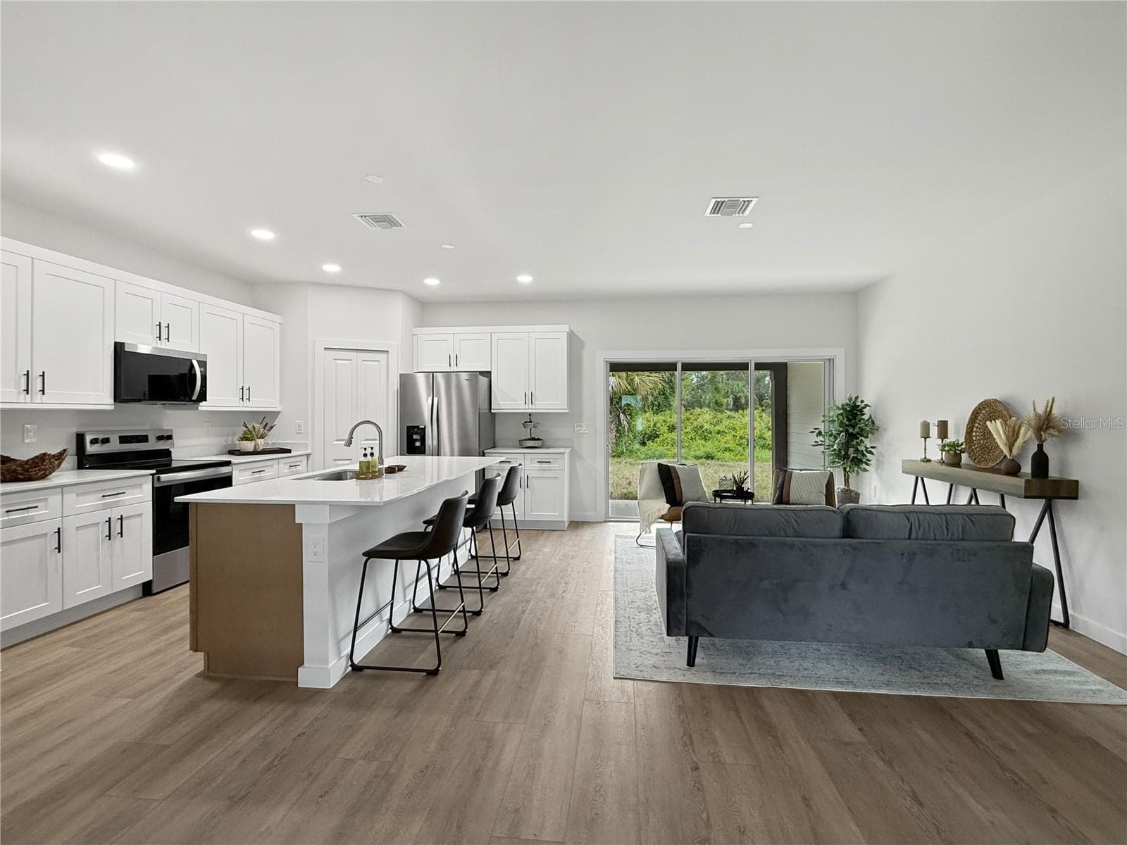 Kitchen and Living Area - 73 BARSTOW ST, PORT CHARLOTTE