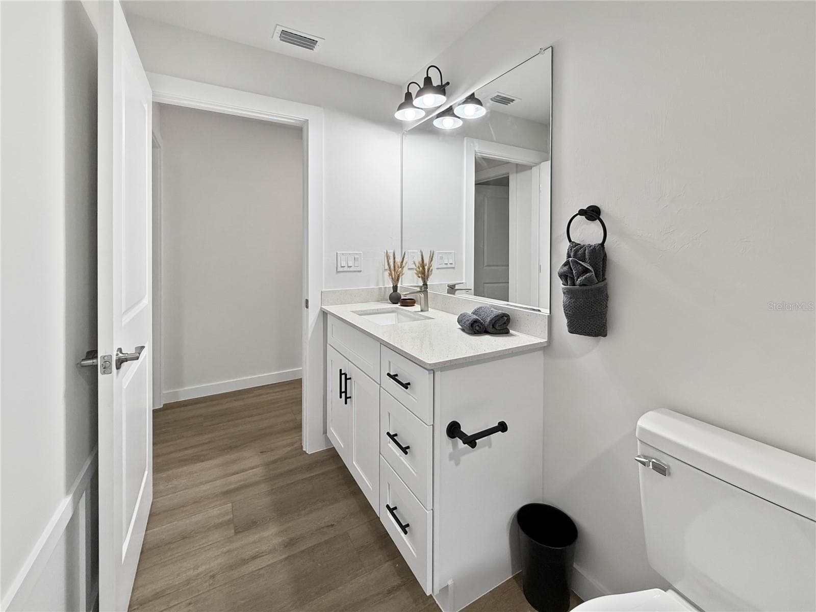 Guest Bathroom - 73 BARSTOW ST, PORT CHARLOTTE