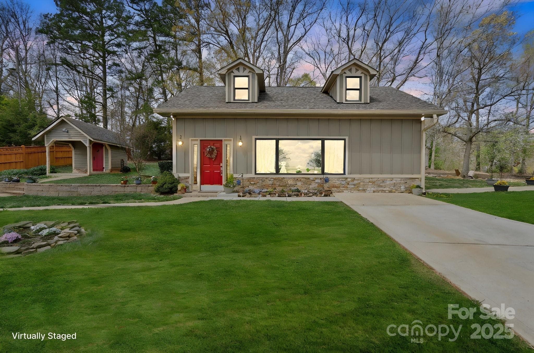 The Guest House is 2 Story , 1 Bedroom and 1 bath house that is 668 sq feet. It is very modern and completely up to date. - Mooresville