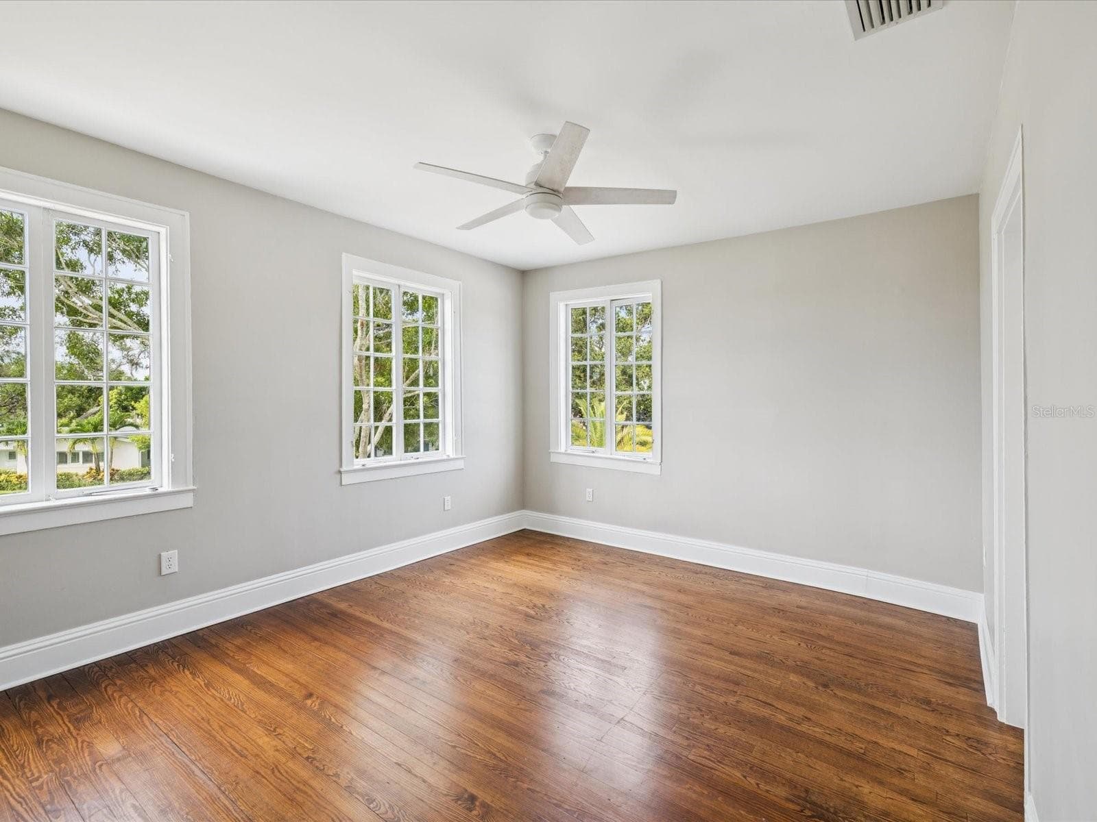 Single Family Residence at 456 GARDENIA ST, BELLEAIR, photo 31 of 62