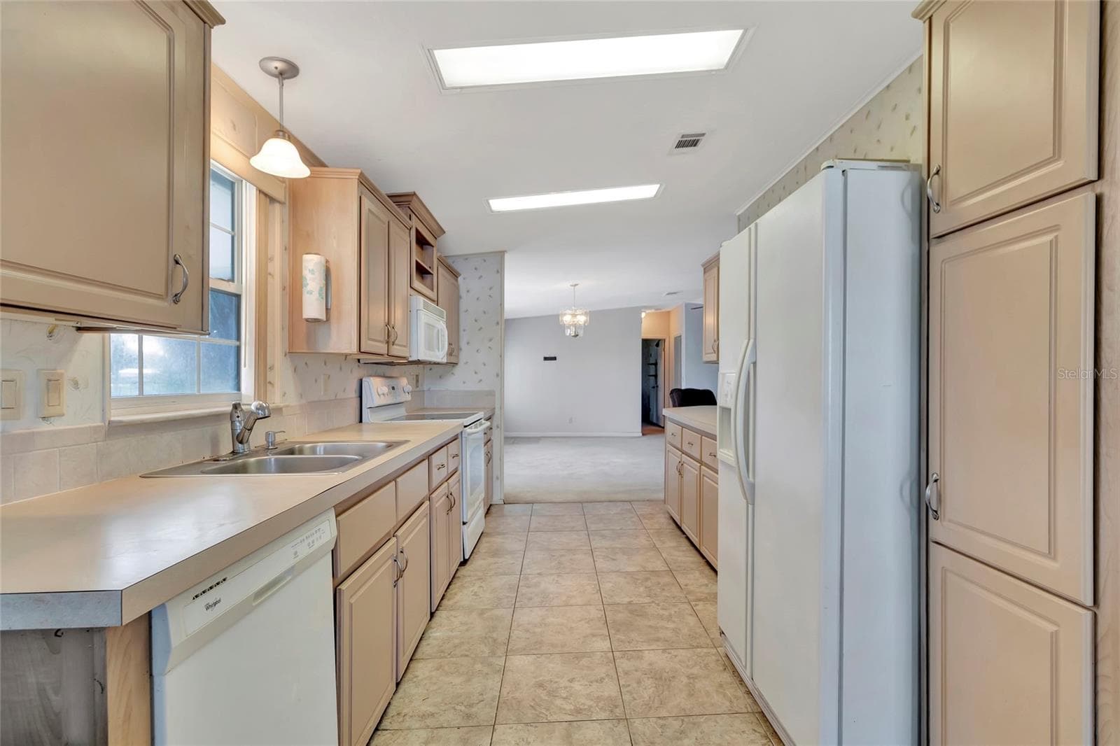 Manufactured Home at 1128 FOREST LN, TAVARES, photo 8 of 34