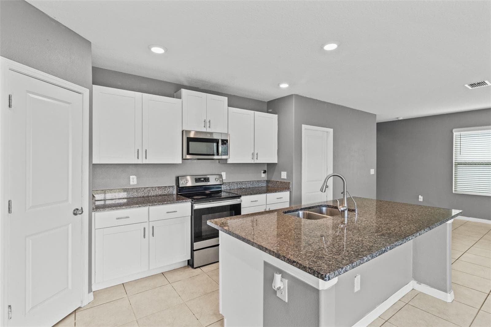 Single Family Residence at 16671 KINGMAN REEF ST, WIMAUMA, photo 12 of 41