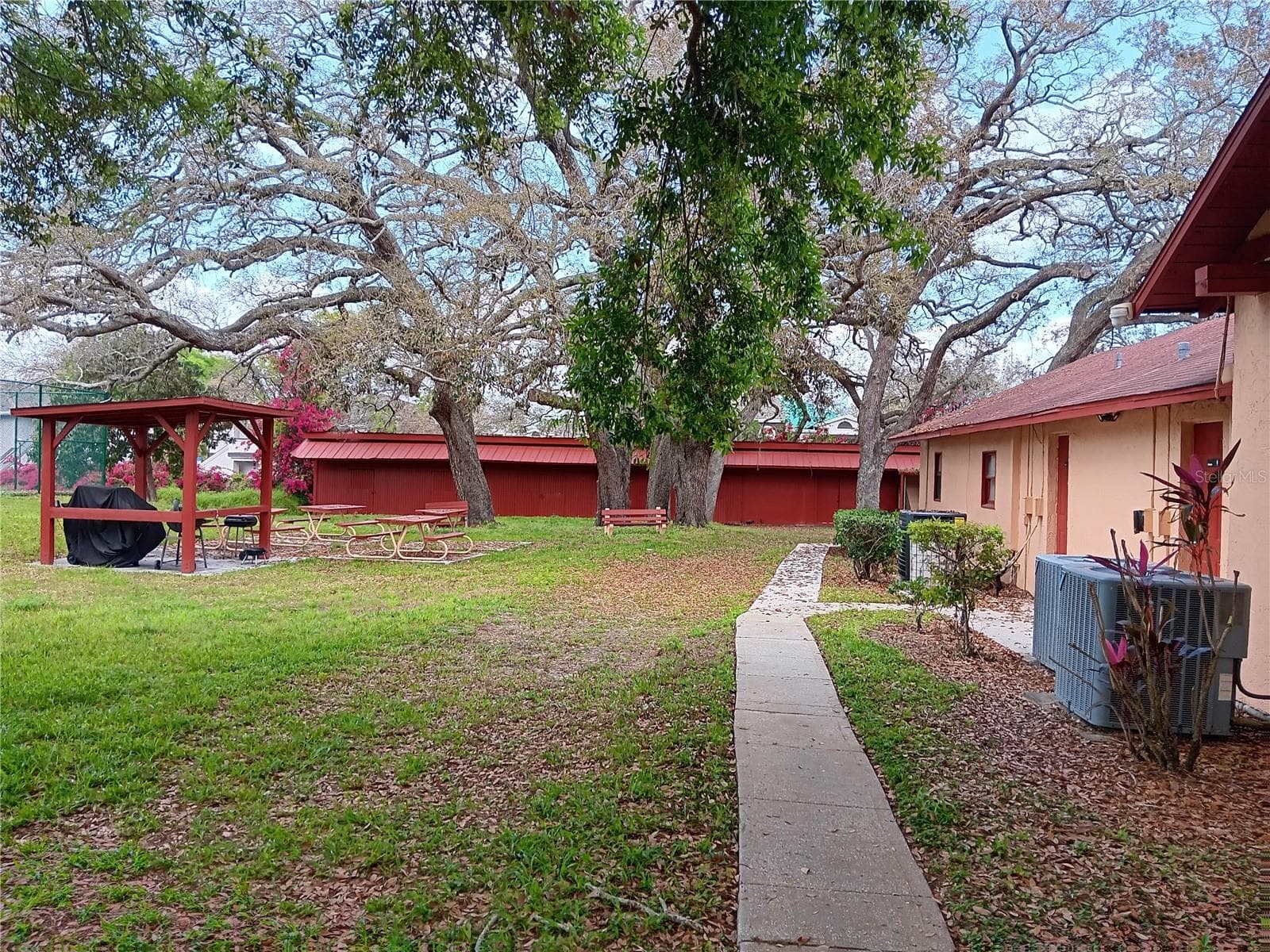 Community Picnic area - 2806 N POWERS DR #8, ORLANDO