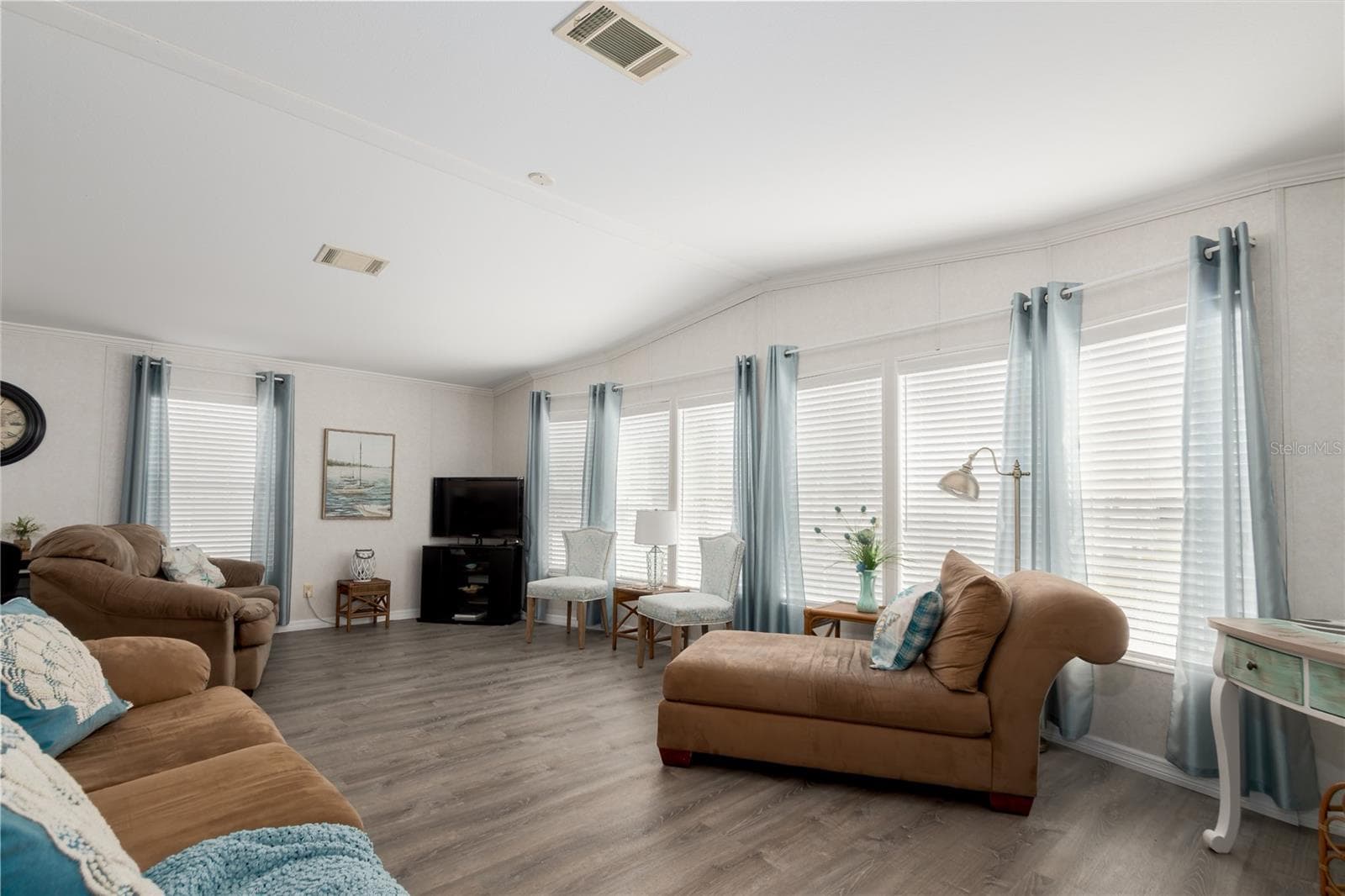 Manufactured Home at 3309 BERNADETTE DR, ELLENTON, photo 4 of 16